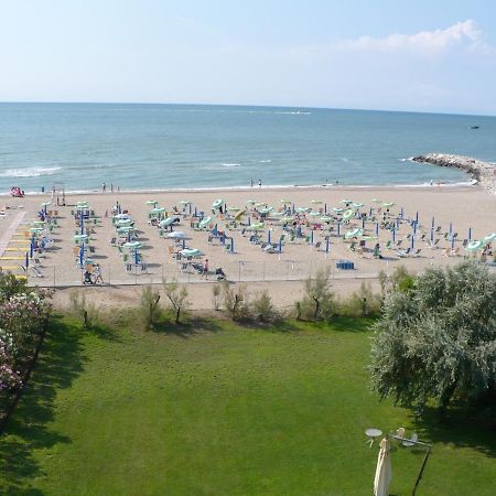 Casa Per Ferie Maria Assunta Hotell Lido di Jesolo Eksteriør bilde